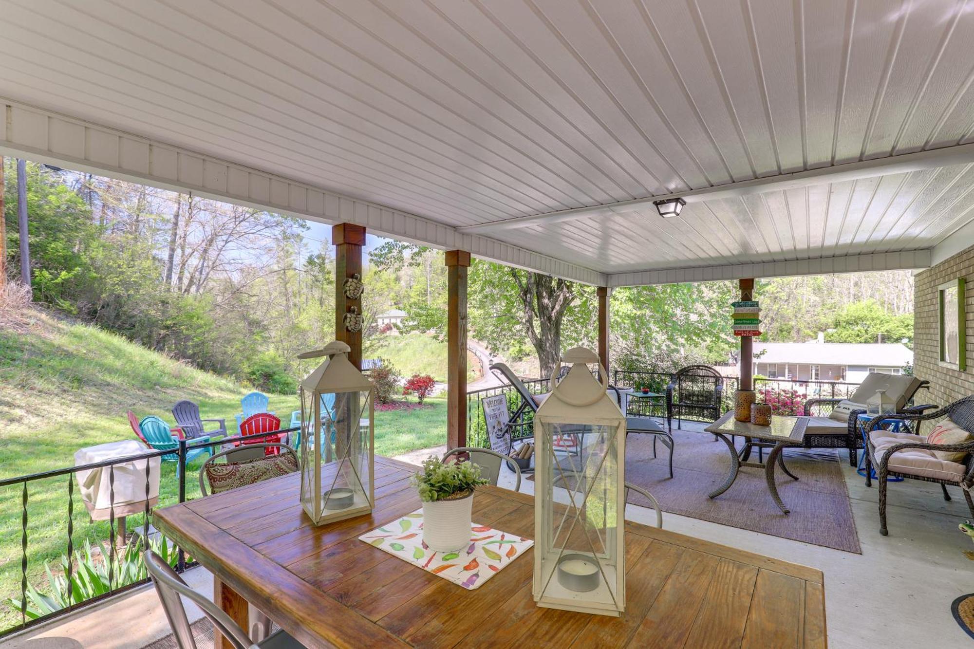 Updated Marshall Home With Fire Pit And Game Room! Extérieur photo