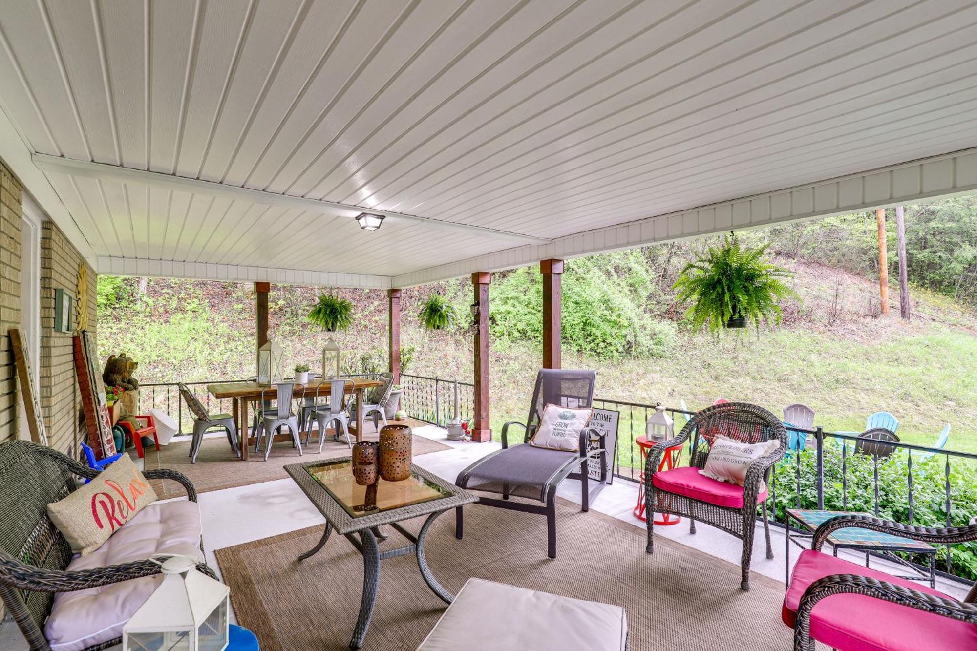 Updated Marshall Home With Fire Pit And Game Room! Extérieur photo