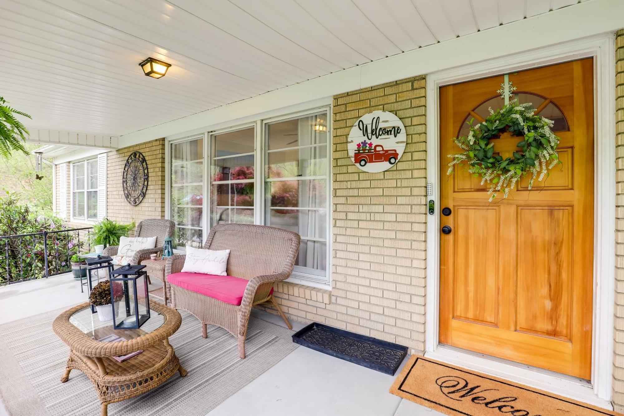 Updated Marshall Home With Fire Pit And Game Room! Extérieur photo