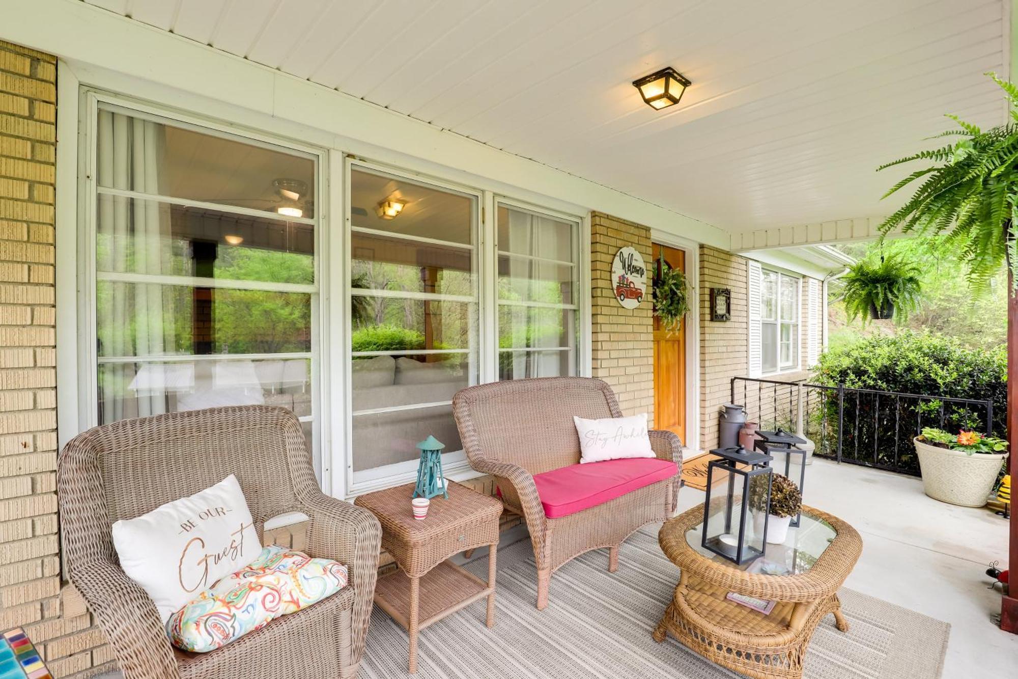 Updated Marshall Home With Fire Pit And Game Room! Extérieur photo